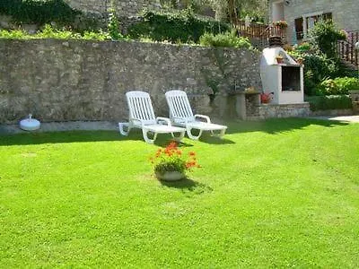 Apartment Nette Einzimmerwohnung Im Casa Mary, Mit Seeblick, Terrasse Und Garten Sommavilla