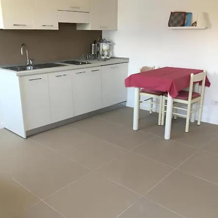 Nette Einzimmerwohnung Im Casa Mary, Mit Seeblick, Terrasse Und Garten