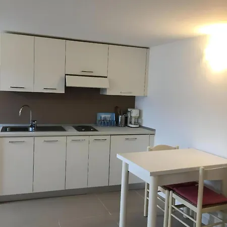 Nette Einzimmerwohnung Im Casa Mary, Mit Seeblick, Terrasse Und Garten Apartment *